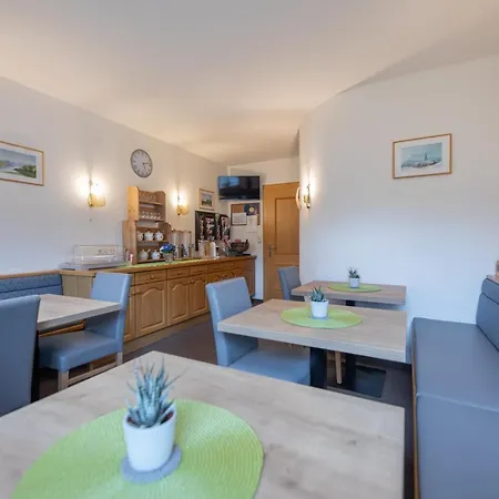 Haus Markus Strolz Oda ve Kahvaltı 3*